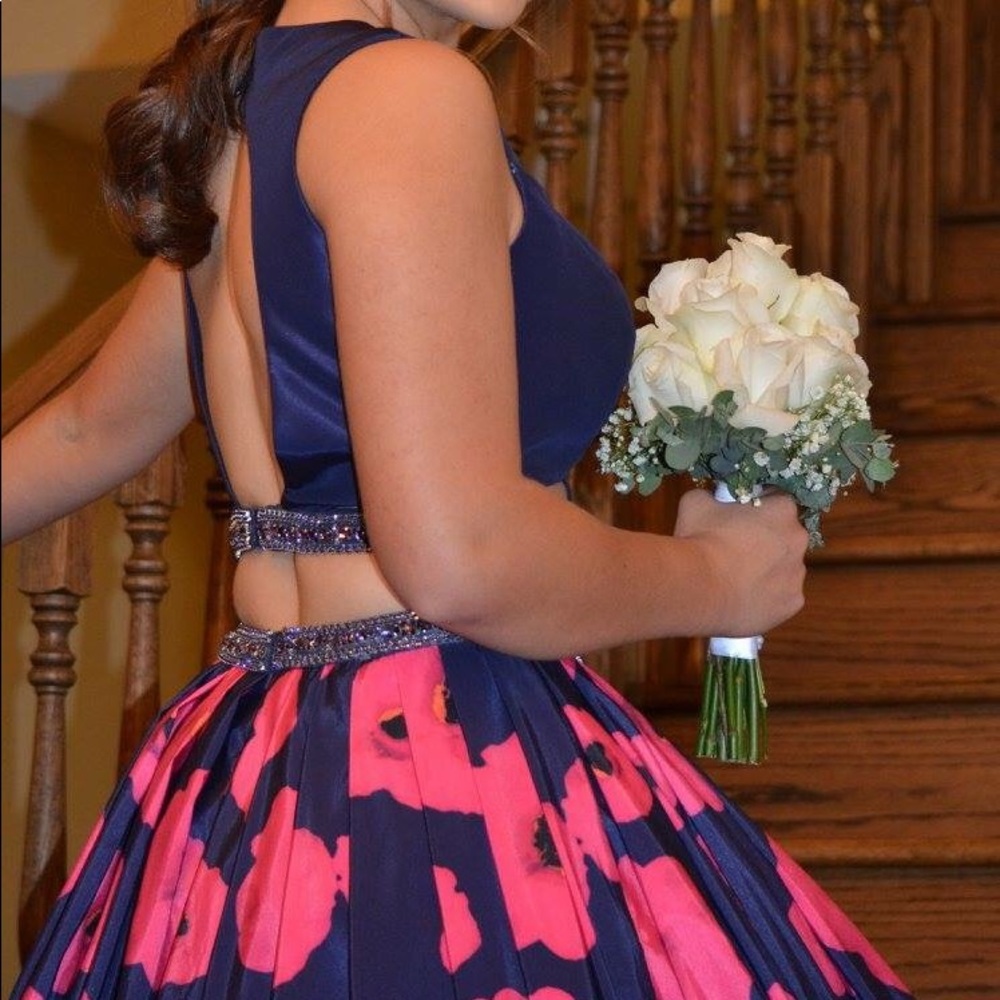 Prom dress - Picture 2 of 3
